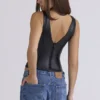 Catalina zwarte veganistische leren top met V-hals