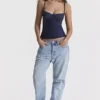 Cecilie marineblauwe satijnen cami-top met kant