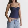 Cecilie marineblauwe satijnen cami-top met kant
