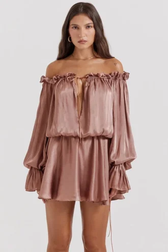 Chaya Hazelnut Off-Shoulder Jurk