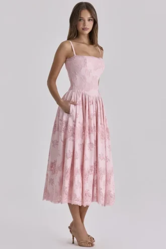 Chloe Roze katoenen midi-zomerjurk met broderie anglaise-kant