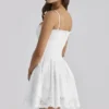 Chloe witte mini-jurk op maat van kant + katoen met Engelse borduursels