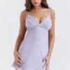 Christa geborduurde lavendelkleurige mini-jurk