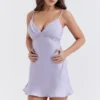 Christa geborduurde lavendelkleurige mini-jurk