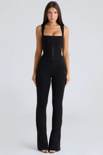De getailleerde broek Zwarte stretchbroek