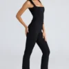 De getailleerde broek Zwarte stretchbroek