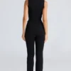 De getailleerde broek Zwarte stretchbroek