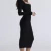 De Naomi zwarte midi-jurk met lange mouwen en bandage-effect