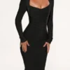 De Naomi zwarte midi-jurk met lange mouwen en bandage-effect