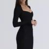 De Naomi zwarte mini-bandagejurk met lange mouwen