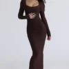 De OG Chocolat maxi-jurk met lange mouwen en bandage-effect