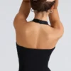 De Peekaboo zwarte halternek-korset-top