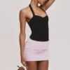 De Peekaboo zwarte halternek-korset-top