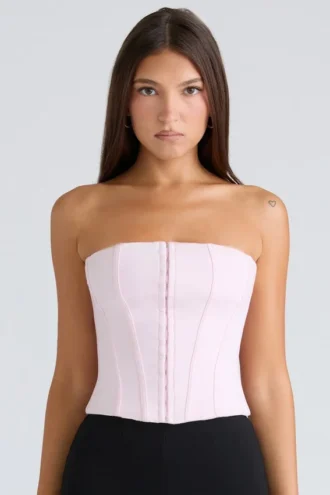 De strapless roze stretchkorset-top