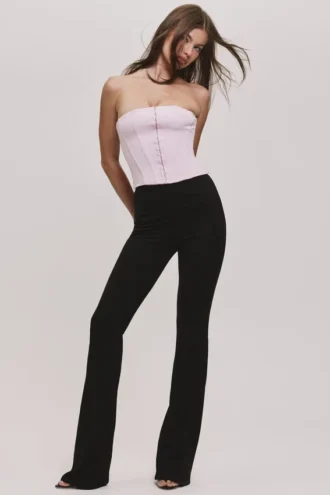 De strapless roze stretchkorset-top