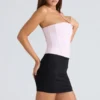 De strapless roze stretchkorset-top