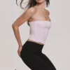 De strapless roze stretchkorset-top