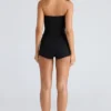 De strapless zwarte stretch korset top