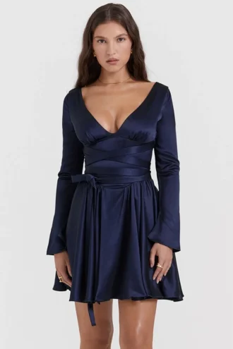 Dominique marineblauwe mini-jurk met diep decolleté