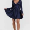 Dominique marineblauwe mini-jurk met diep decolleté