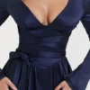 Dominique marineblauwe mini-jurk met diep decolleté