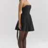 Emmanuela Zwarte strapless mini-jurk met afneembare strikken