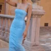 Eva Toscaans blauwe maxi-jurk met geborduurde bloemen