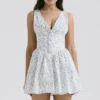 Fabrizia witte mini-korsetjurk met blauwe klokjesprint