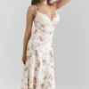 Felicity ivoorkleurige midi-jurk met bloemenprint en schuine snit
