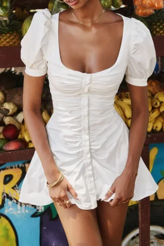 Hameda witte mini-jurk met pofmouwen