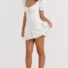 Hameda witte mini-jurk met pofmouwen