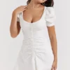 Hameda witte mini-jurk met pofmouwen