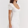 Hameda witte mini-jurk met pofmouwen