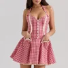 Heidi rode katoenen mini-halterjurk met ruitjesmotief