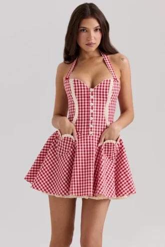 Heidi rode katoenen mini-halterjurk met ruitjesmotief