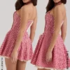 Heidi rode katoenen mini-halterjurk met ruitjesmotief
