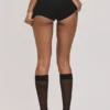 Het zwarte minirok met ingebouwde Shorts