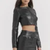 Ione Zwarte veganistische leren cropped top