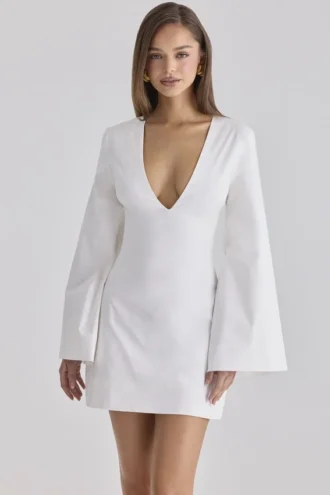 Isha witte katoenen mini-jurk met klokmouwen