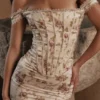 Isis Vintage crèmekleurige maxi-jurk met bloemenprint en korsetten