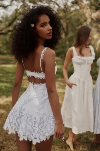 Isla Bluebell mini-zomerjurk met geschulpte kant en broderie anglaise
