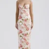 Josefina roze maxi-jurk van satijn met pioenrozenprint