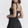 Kara zwarte mini-jurk