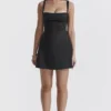 Kara zwarte mini-jurk