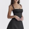 Kara zwarte mini-jurk