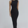Keoni Zwarte asymmetrische gedrapeerde maxi-jurk