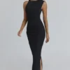 Keoni Zwarte asymmetrische gedrapeerde maxi-jurk