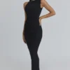 Keoni Zwarte asymmetrische gedrapeerde maxi-jurk