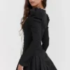 Larisa zwart-crèmekleurige geplooide mini-jurk