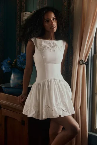 Lauren witte katoenen mini-jurk met broderie anglaise en boothals